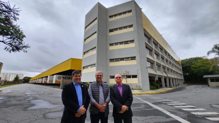 Presidente Francisco Pelucio visita a nova sede da Mira Transportes em São Paulo